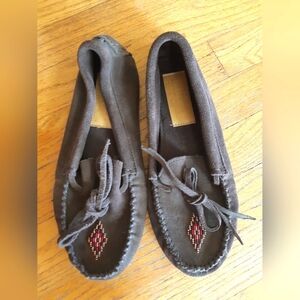 Manitobah Mukluks, brown, beading details, ladies 9, mens 7